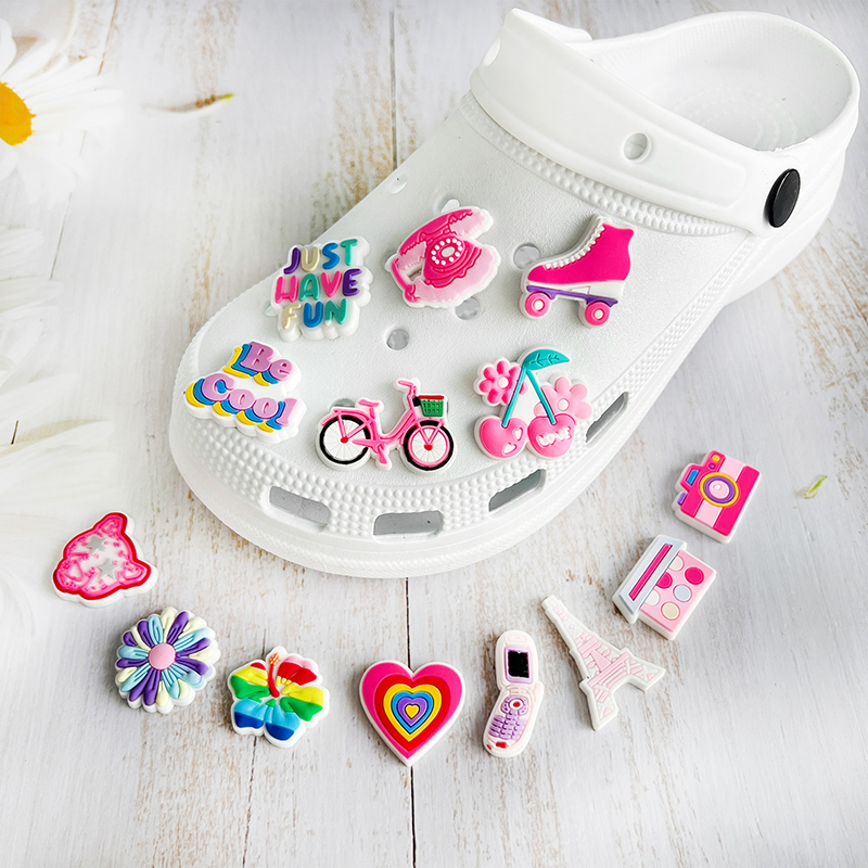 Cute Pink Bow Bicycle Rainbow  - Croc Style Clog 리뷰 및 가격