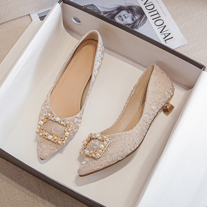 Ivory Textured Satin Pointed T - Ankle Strap Heels 리뷰 및 가격